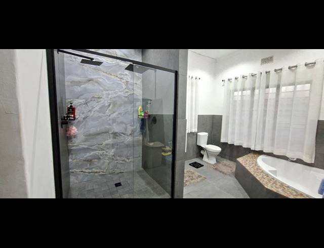 3 bed property to rent in FLORIDA
